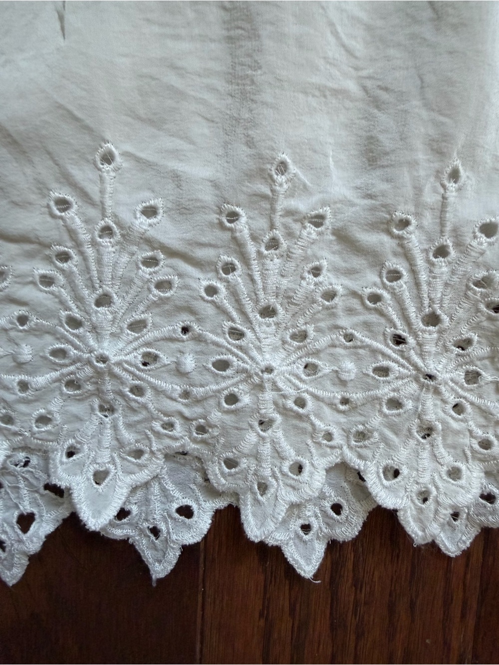 Women’s Joie Cream Eyelet-Hem Sleeveless Tank. 100% Silk. Size XS. - Picture 4 of 6